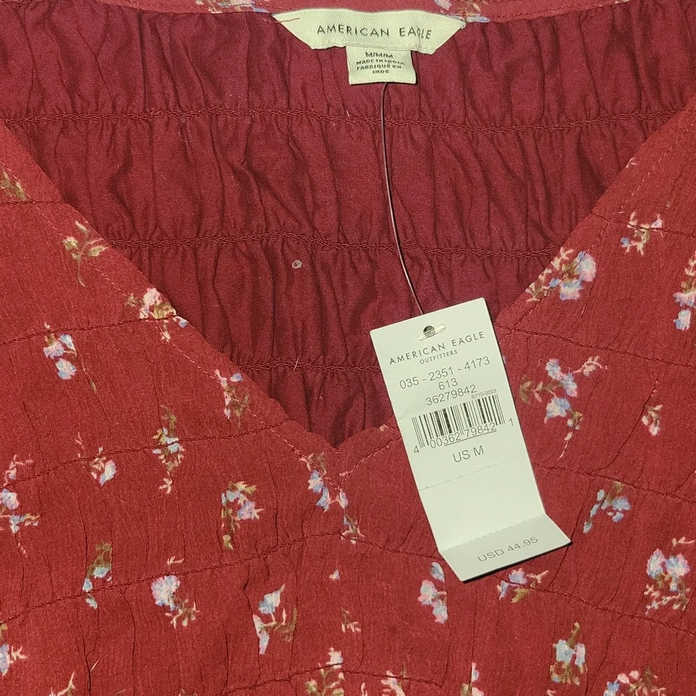 American Eagle Flowy Crop top - Picture 2 of 4